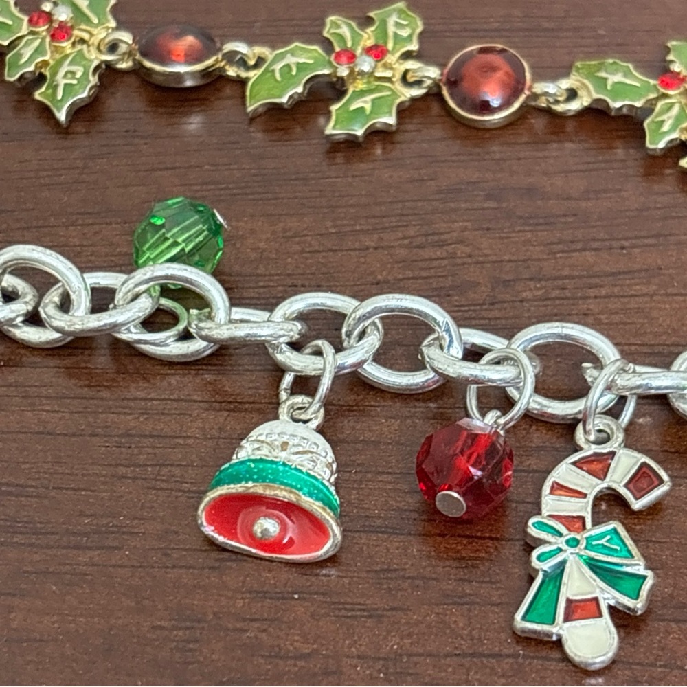 Lot Of Christmas Jewelry Bracelets Earrings And A Brooch Vintage To Modern - Picture 8 of 11